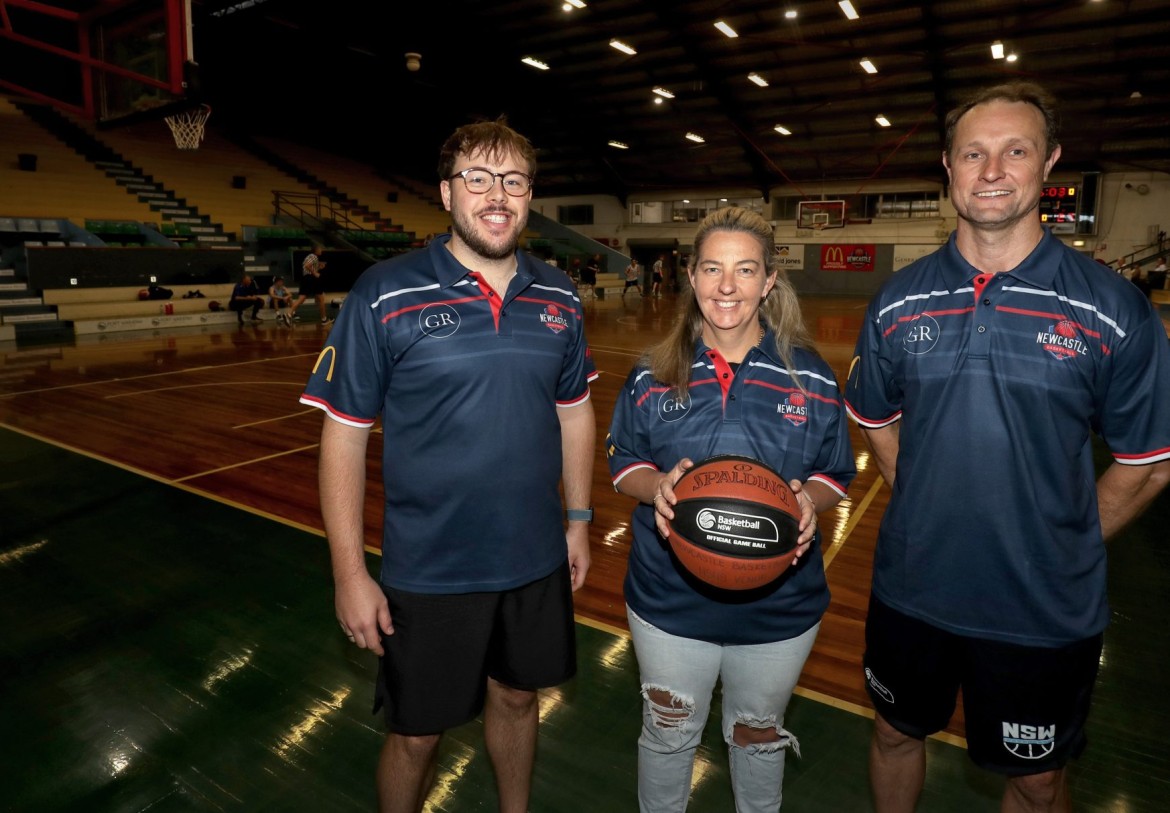 OLIVER TAKES YOUTH MEN COACHING REINS