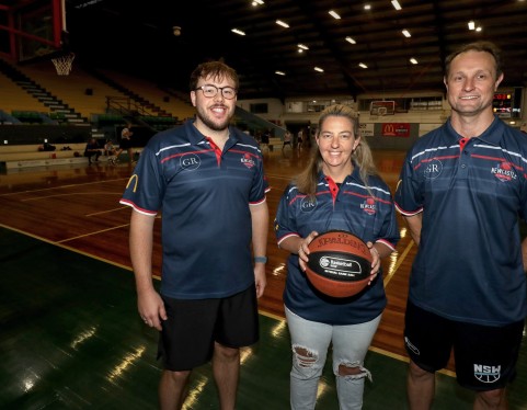 OLIVER TAKES YOUTH MEN COACHING REINS